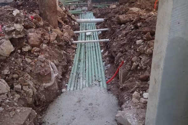 Cableado eléctrico en muro de vivienda