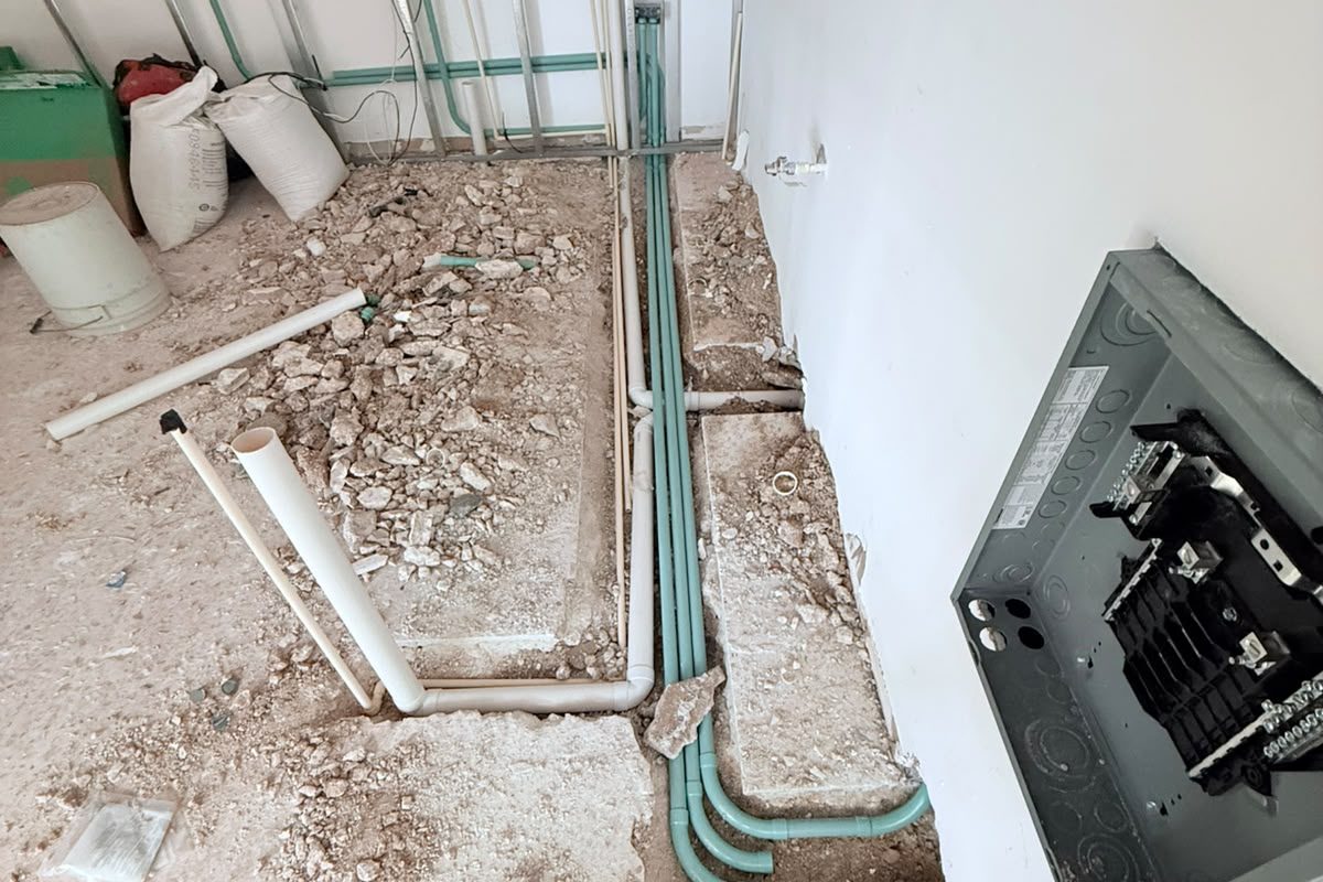 Tablero eléctrico con cableado ordenado